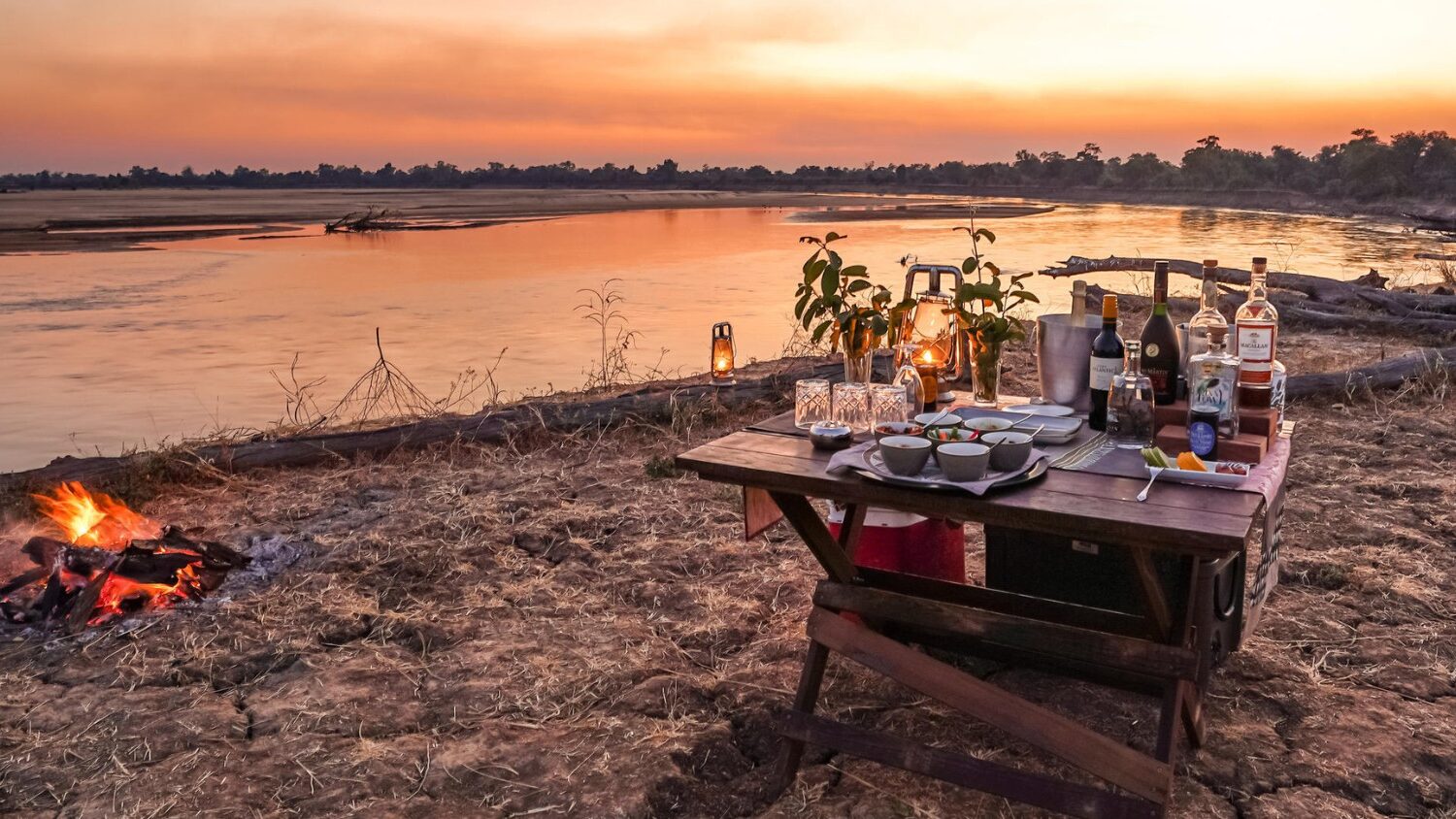 SOUTH LUANGWA SUNDOWNERS